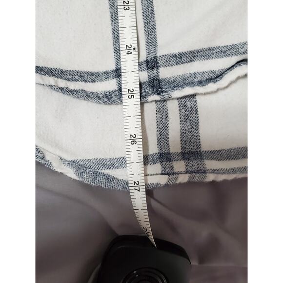 Universal Thread Women's Plaid Cream Button Down Shirt - Picture 6 of 12